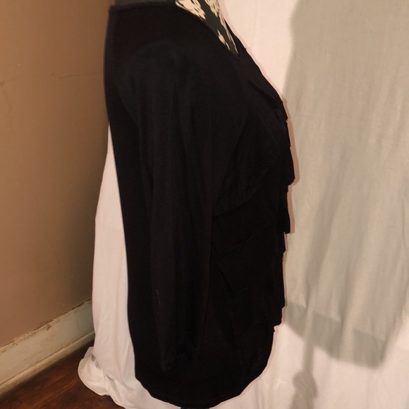 New Directions Ruffle Front Top - M💕 - Picture 6 of 7